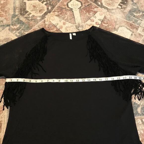 Cato top with fringe and mesh sleeves size large - Picture 4 of 6
